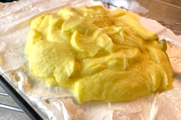 lemon pudding on cream cheese layer