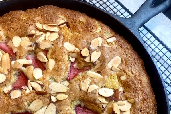 rhubarb skillet cake