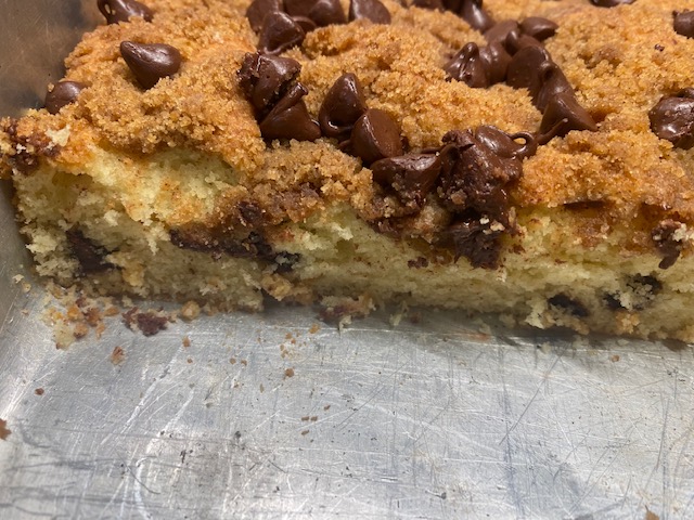 Amazing Cinnamon Streusel Cake With Chocolate Chips - yeyfood.com