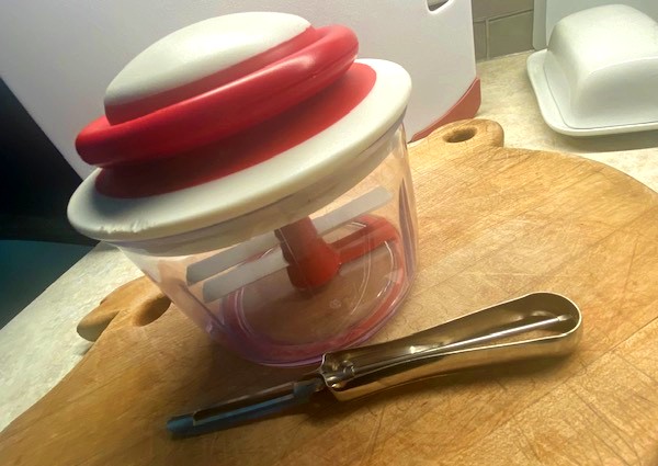 Chef'n VeggiChop Hand-Powered Food Chopper (Cherry)