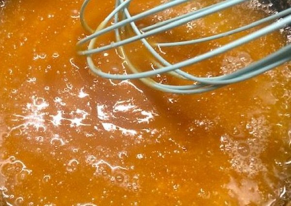 correct color for caramel sauce