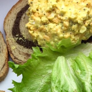 egg salad on bread