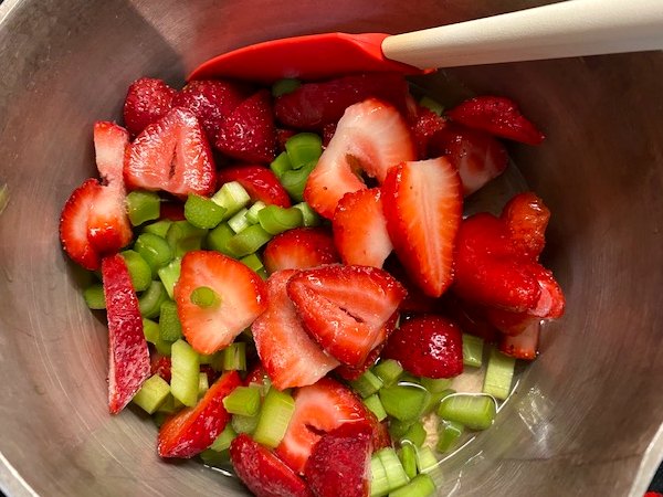 strawberry rhubarb topping