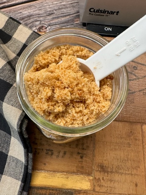 https://yeyfood.com/wp-content/uploads/2023/01/homemade-brown-sugar-in-a-jar.jpg