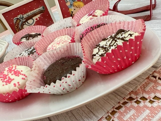 Valentine Ritz Cracker Cookies