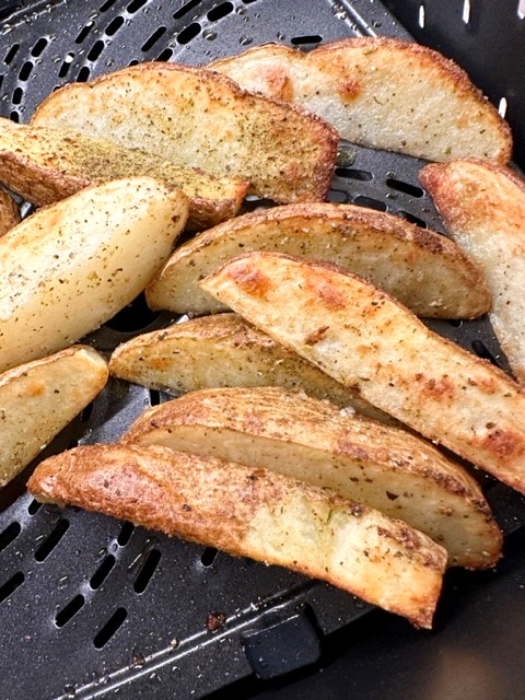 air fryer potato wedges
