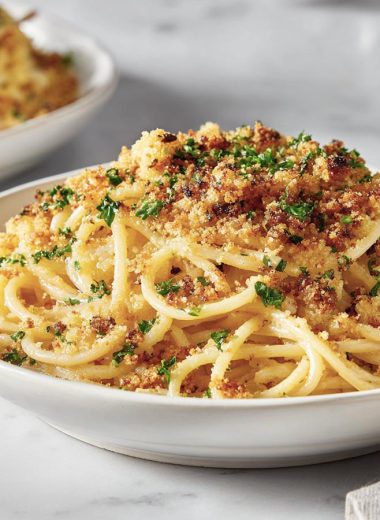 Cauliflower Cheese Spaghetti with Garlicky Breadcrumbs