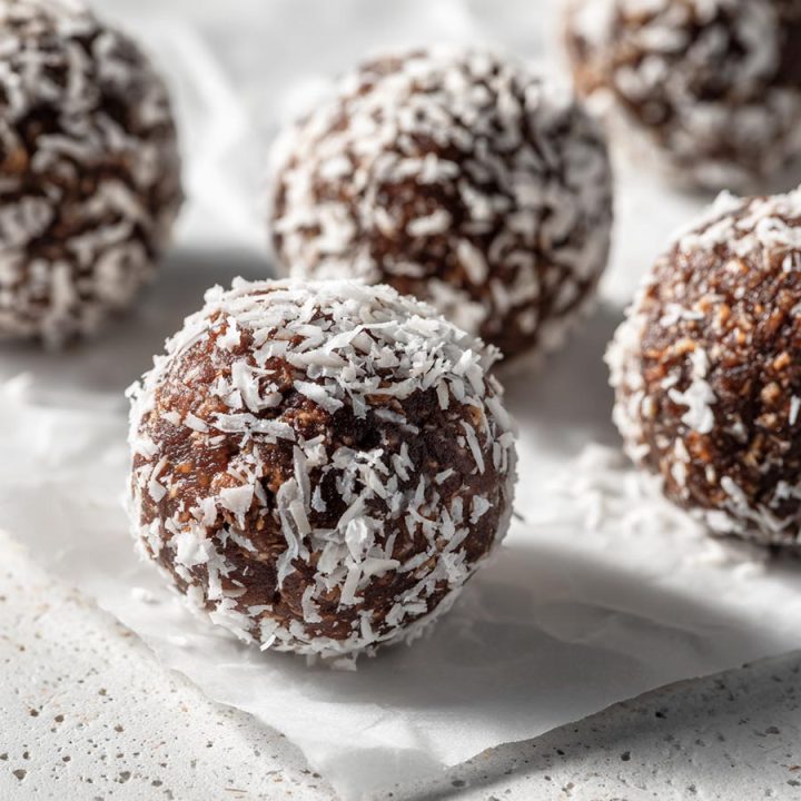 No Bake Chocolate Coconut Energy Bites